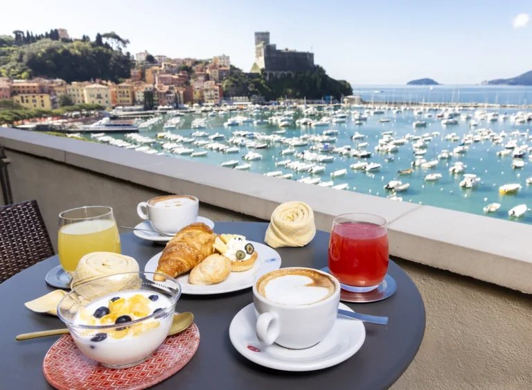 Colazione vista mare 768x563